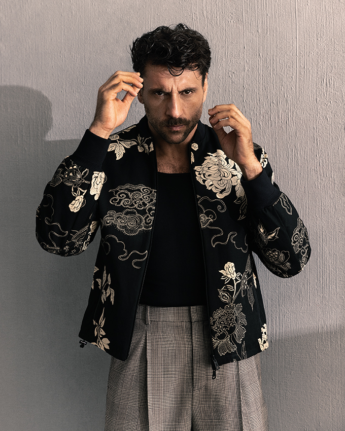 Γιώργος Χρυσοστόμου: «Οτιδήποτε κι αν έχει συμβεί στα υπαρξιακά μου, αυτό που ζω τώρα είναι ό,τι πιο ανέμελο» 6