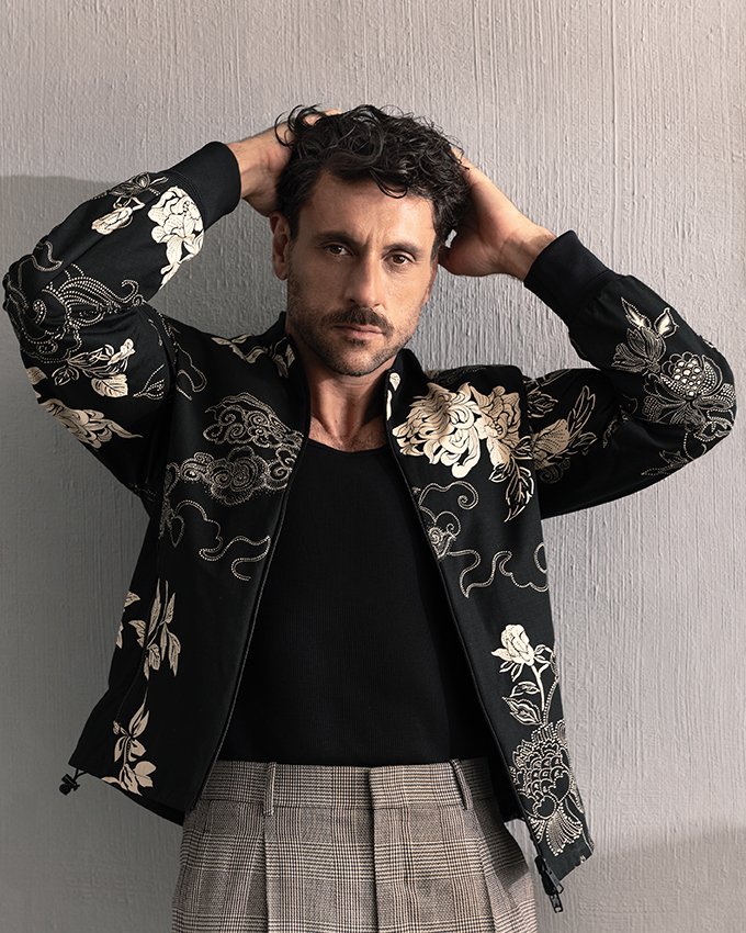 Γιώργος Χρυσοστόμου: «Οτιδήποτε κι αν έχει συμβεί στα υπαρξιακά μου, αυτό που ζω τώρα είναι ό,τι πιο ανέμελο» 6