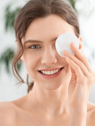 Τα καλύτερα προϊόντα ντεμακιγιάζ ματιών που αξίζει να δοκιμάσετε 2