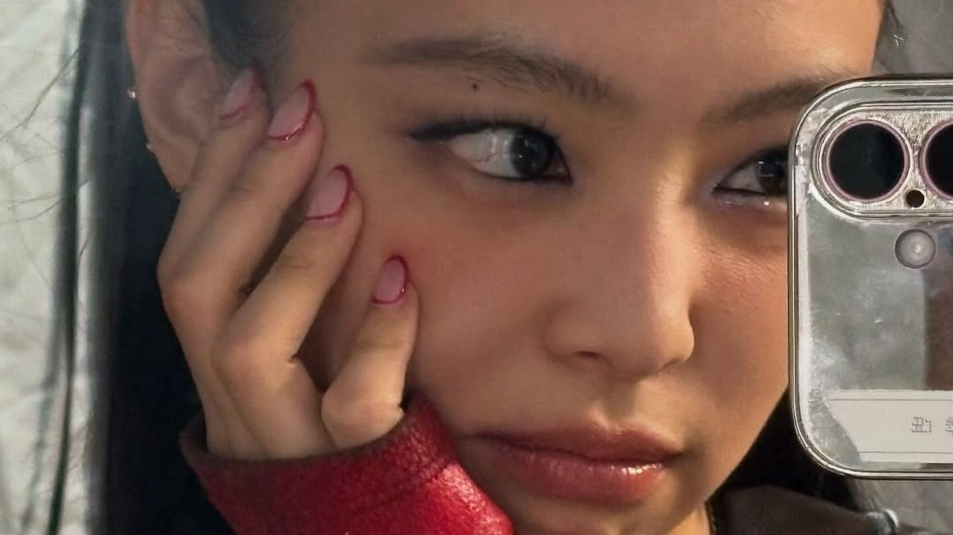 Το νέο στιλ french mani που θα κάνετε ξανά και ξανά αυτήν τη σεζόν