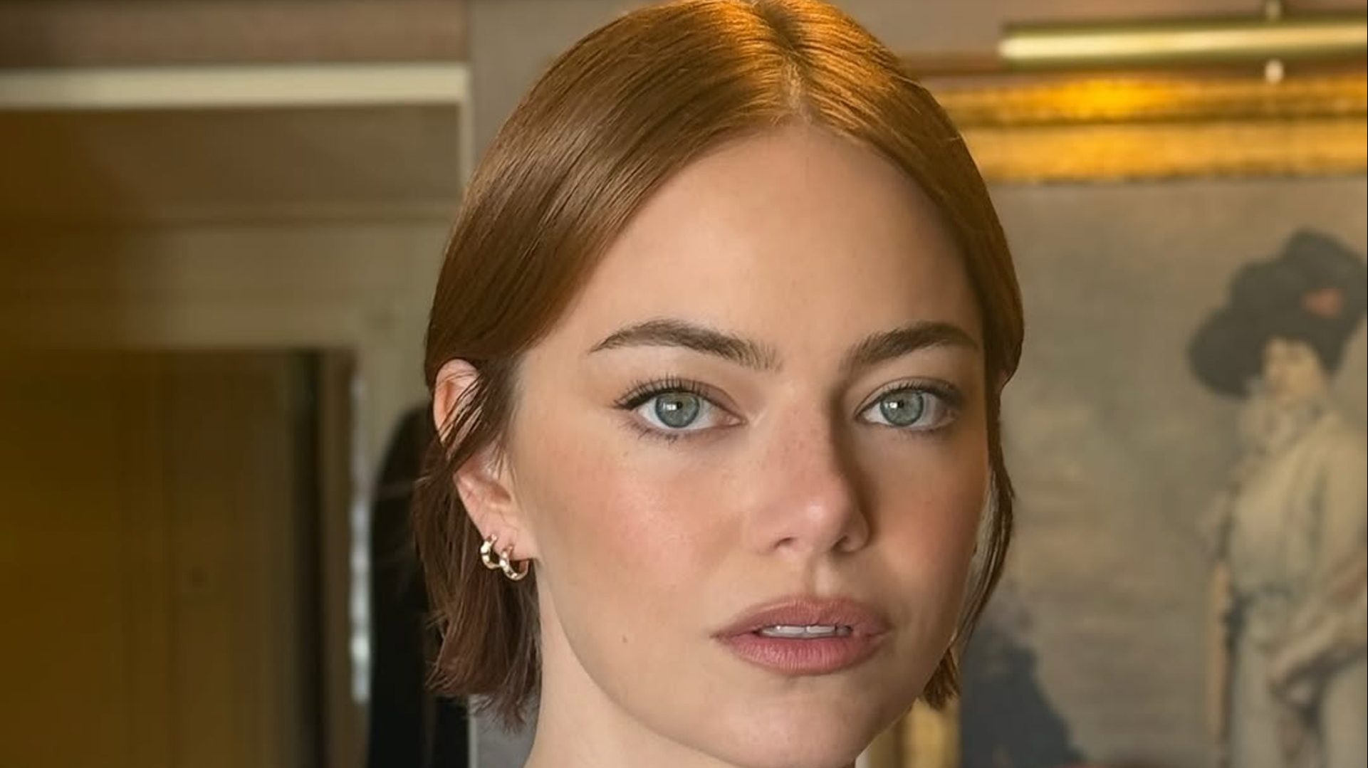 Emma Stone: Έκανε το πιο κομψό parisian bob κούρεμα 1