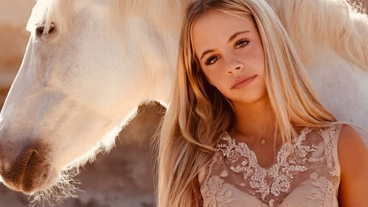 Giulia Sarkozy: Η κούκλα κόρη του Nicolas Sarkozy έγινε 14 – Το μήνυμα της Carla Bruni λίγο πριν τη φυλάκιση του 1