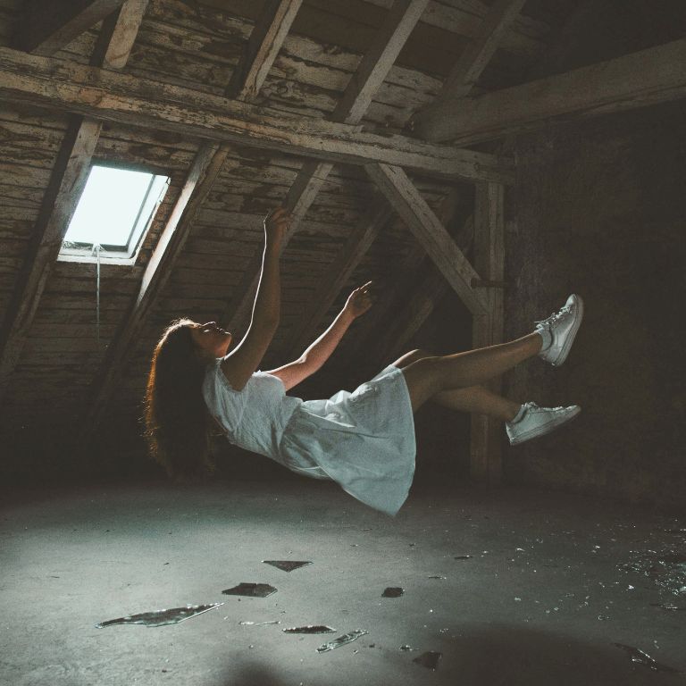 Γιατί βλέπουμε ξανά και ξανά το ίδιο όνειρο; Τα 5 πιο συχνά μοτίβα και τι αποκαλύπτουν 2