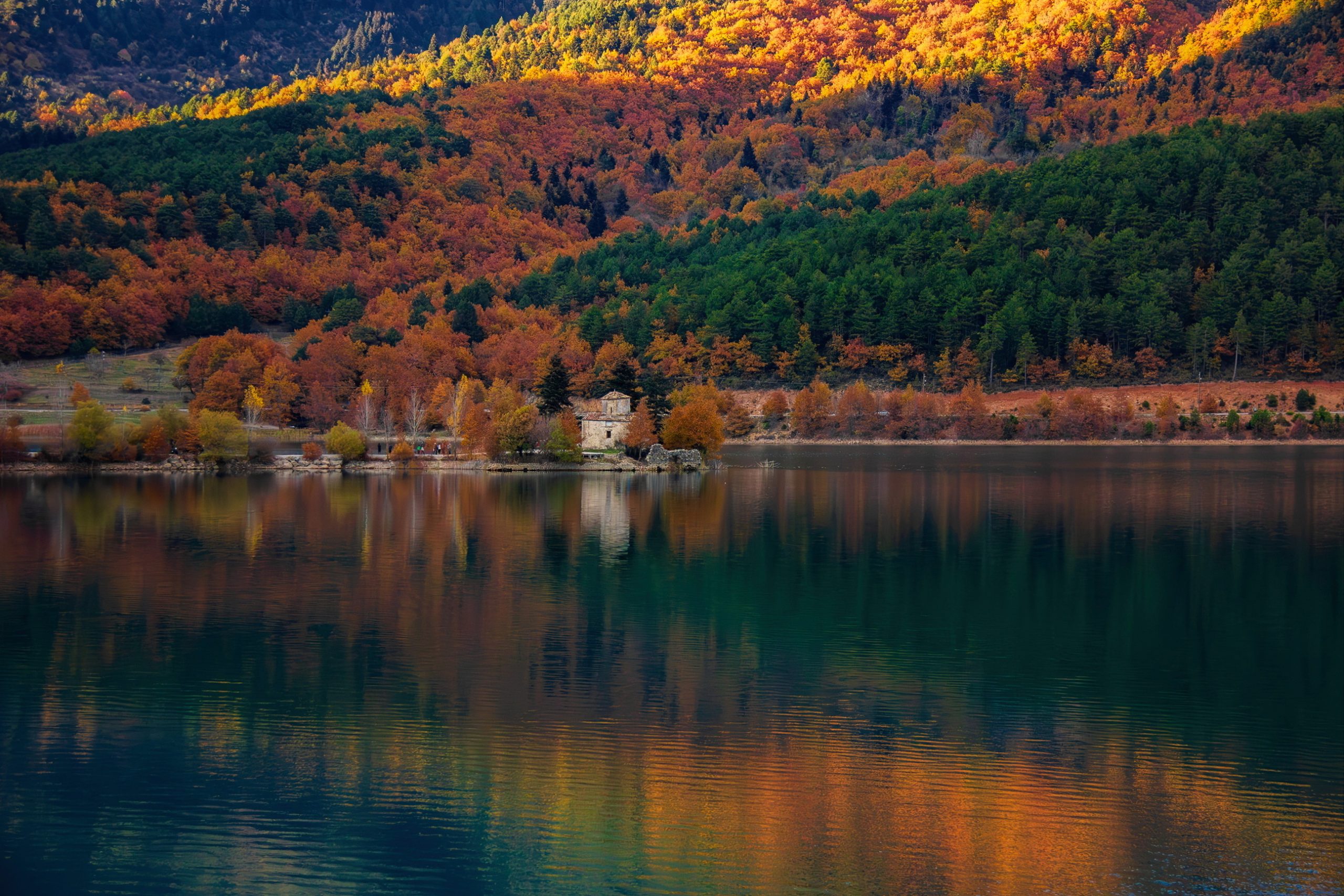 28η Οκτωβρίου στην Κορινθία: Λίμνη Δόξα, Λουτράκι, Νεμέα – οι φθινοπωρινοί θησαυροί σε απόσταση αναπνοής από την Αθήνα 1