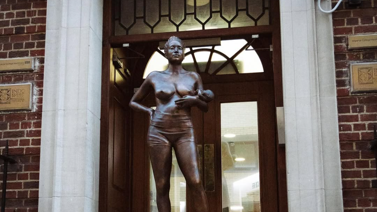 Γιατί ένα άγαλμα που απεικονίζει την ωμή πραγματικότητα του τοκετού, έχει προκαλέσει αντιδράσεις; 1