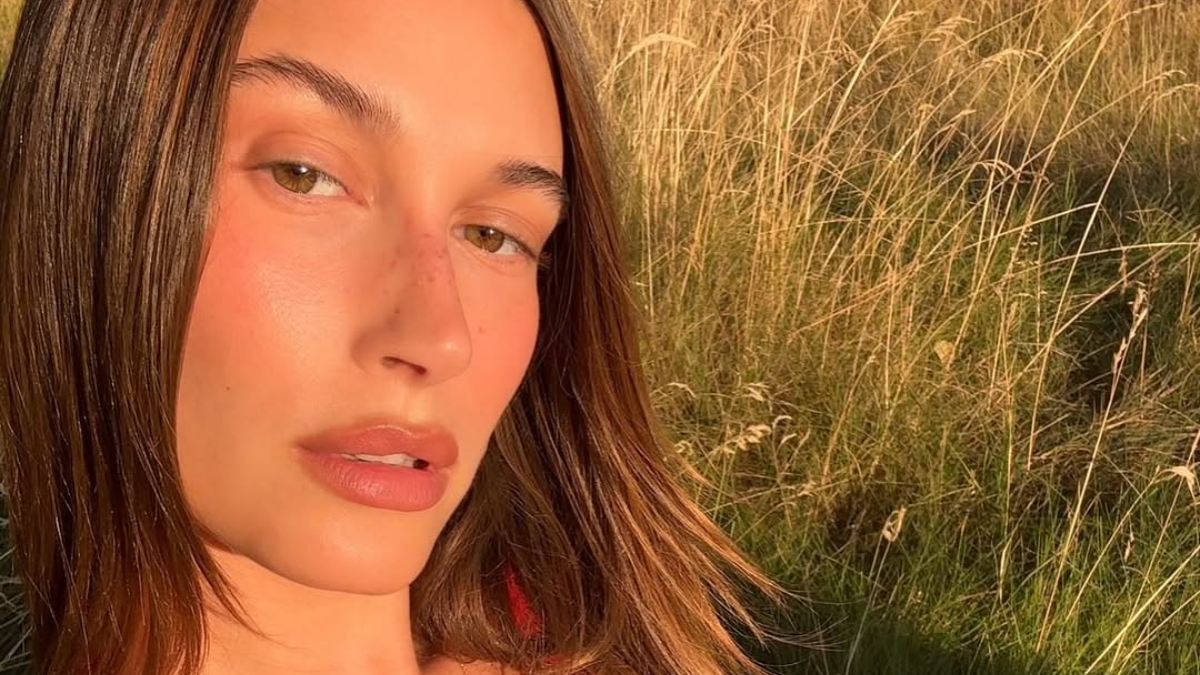«Hailey Bieber, τι έχεις πειράξει στο πρόσωπό σου;»: Το μοντέλο αποκάλυψε όλες τις θεραπείες που έχει κάνει 1