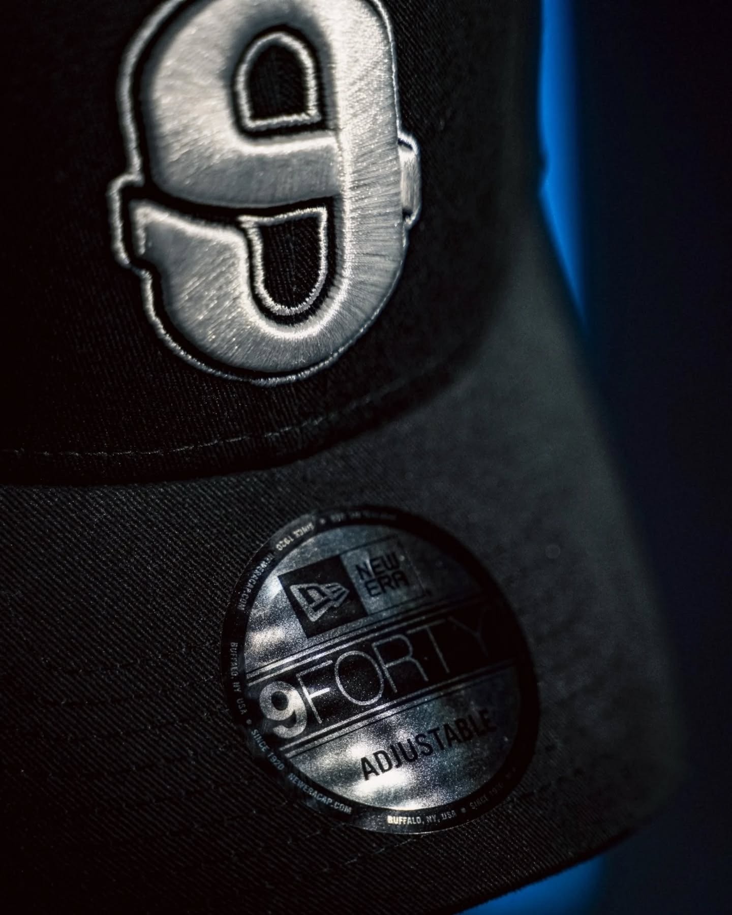 Ο ΛΕΞ «όρμησε» στη Θεσσαλονίκη – Ουρές για ένα καπέλο του με το χαρακτηριστικό «Θ» 2