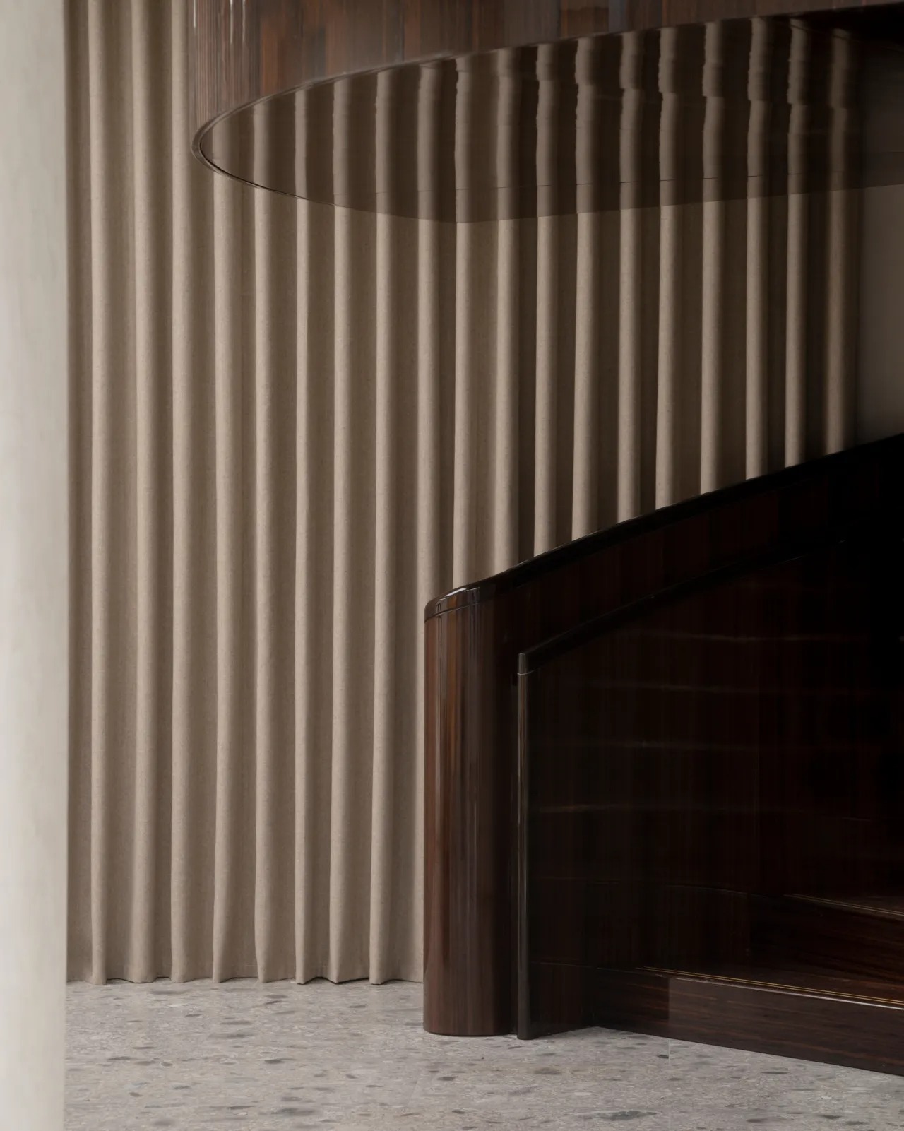 Το ανανεωμένο κατάστημα Saint Laurent στο Μιλάνο μοιάζει με αληθινό ναό της μόδας και αρχιτεκτονικής 6