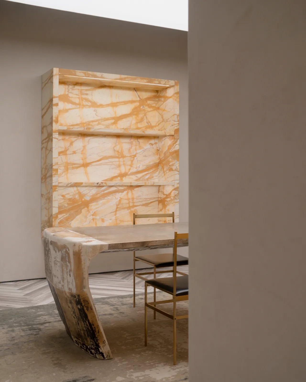 Το ανανεωμένο κατάστημα Saint Laurent στο Μιλάνο μοιάζει με αληθινό ναό της μόδας και αρχιτεκτονικής 2