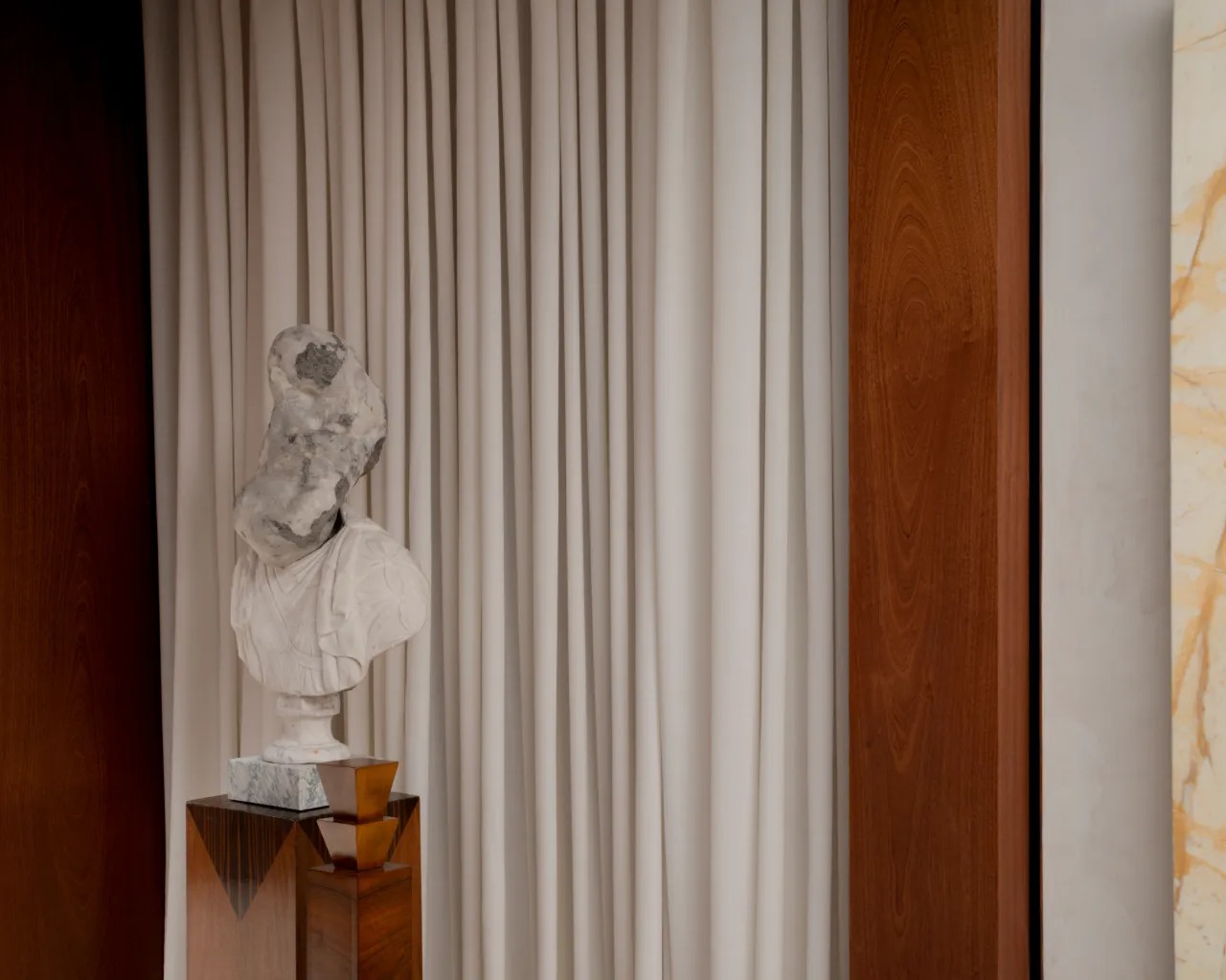 Το ανανεωμένο κατάστημα Saint Laurent στο Μιλάνο μοιάζει με αληθινό ναό της μόδας και αρχιτεκτονικής 5