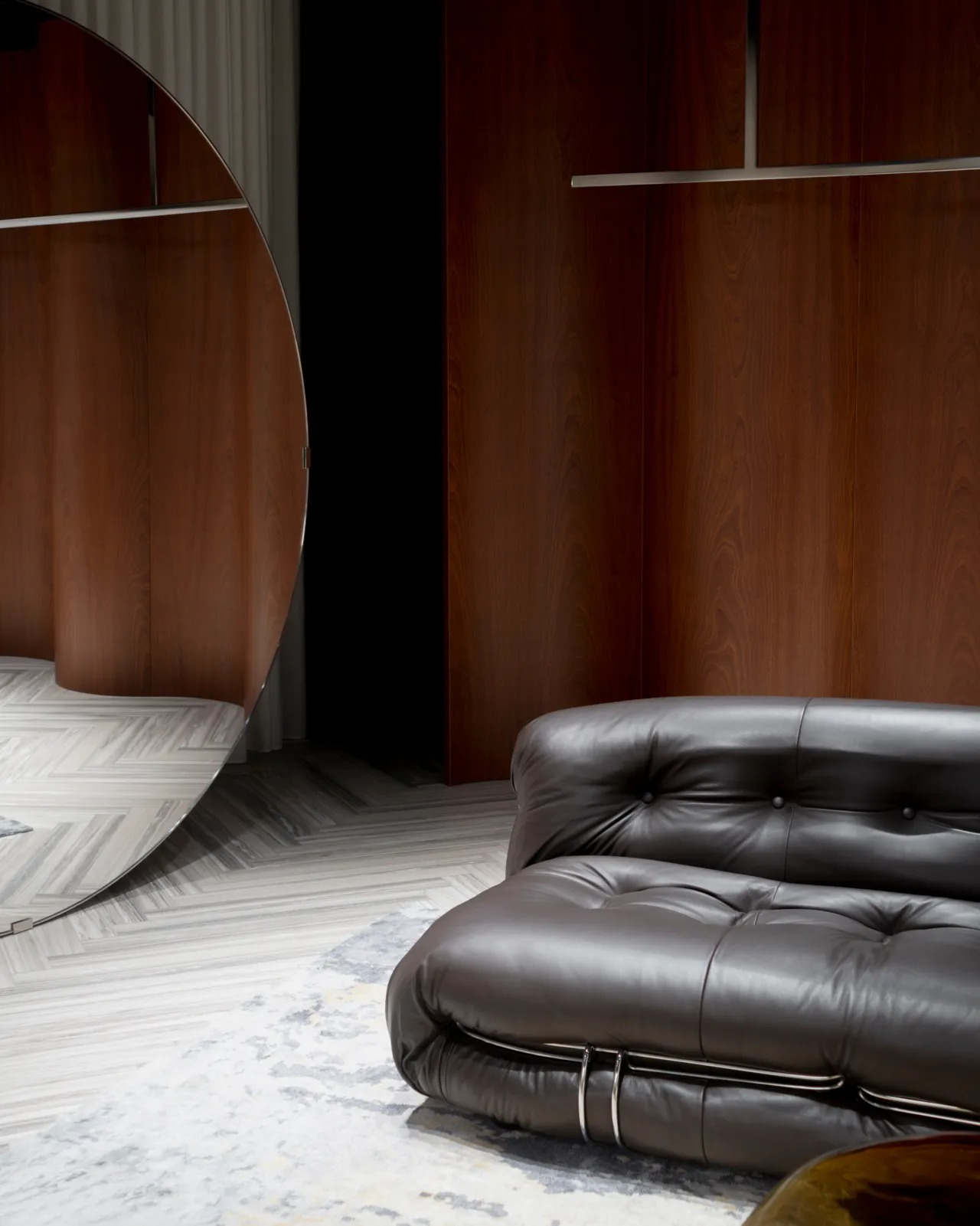 Το ανανεωμένο κατάστημα Saint Laurent στο Μιλάνο μοιάζει με αληθινό ναό της μόδας και αρχιτεκτονικής 3