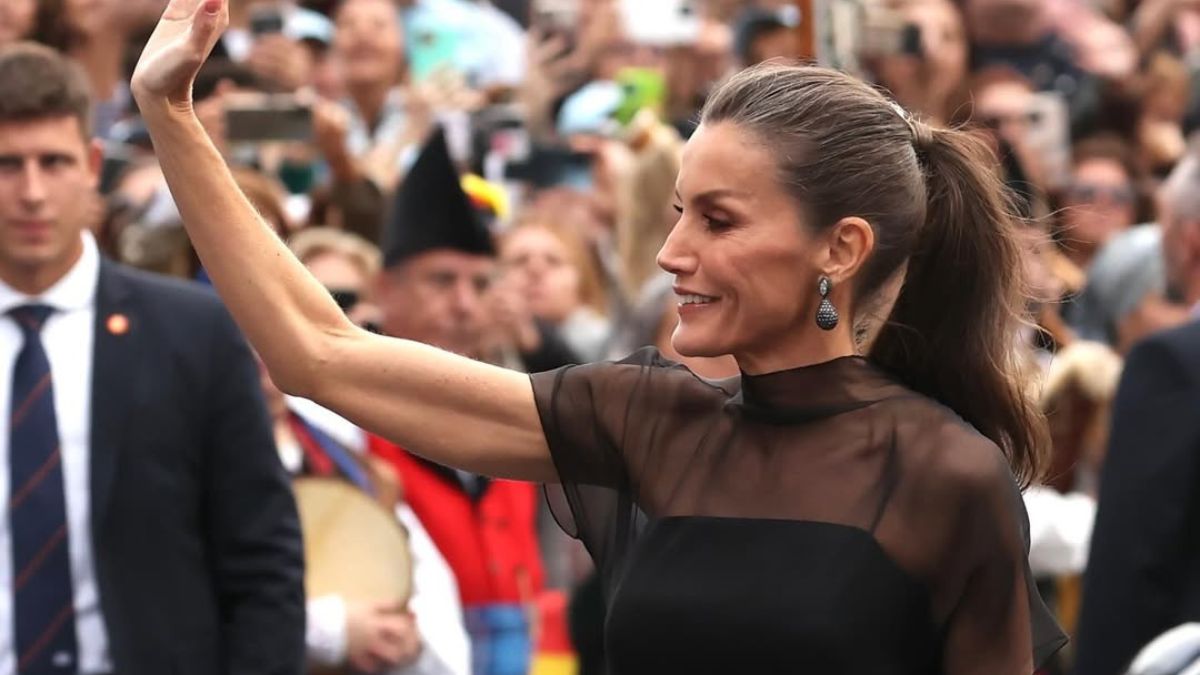 Βασίλισσα Λετίθια: Σου δείχνει πώς να φορέσεις διαφάνεια με απόλυτη κομψότητα και σοφιστικέ αισθητική