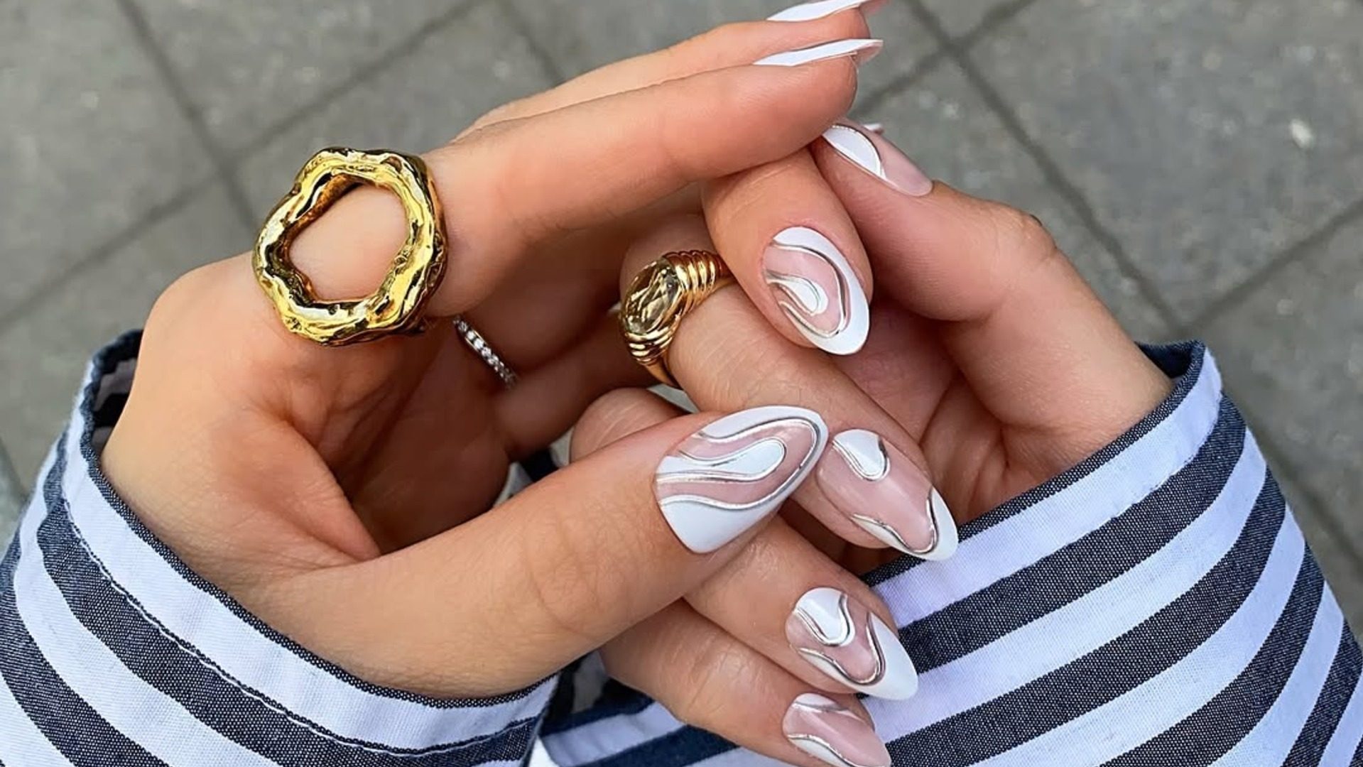 6 κομψά και άκρως φθινοπωρινά μανικιούρ για τον Οκτώβριο 1