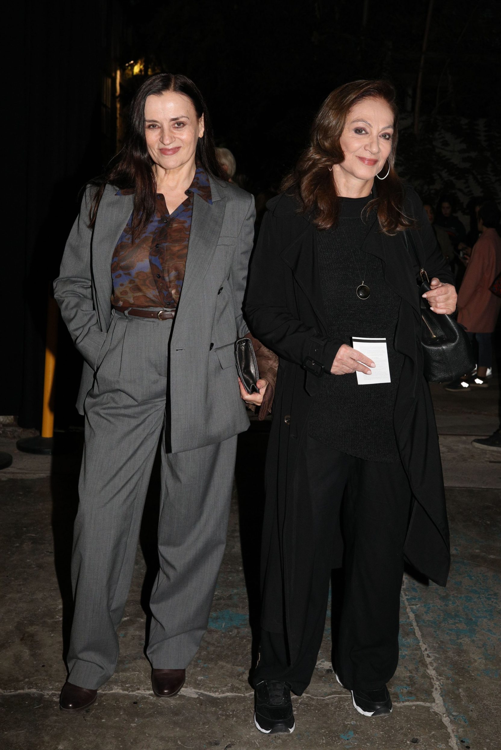 Καρυοφυλλιά Καραμπέτη – Φιλαρέτη Κομνηνού: Δύο κομψές παρουσίες στην εορταστική βραδιά του Φεστιβάλ Αθηνών Επιδαύρου 2