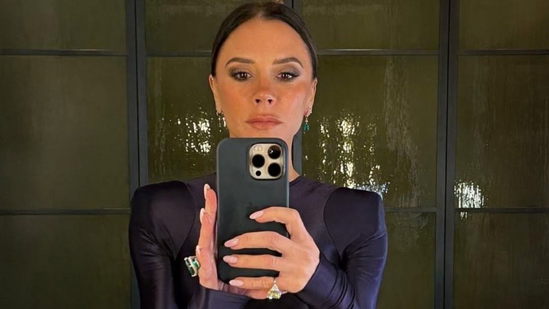 Do it like Victoria Beckham: Πώς θα πετύχετε το λαμπερό makeup look της 1