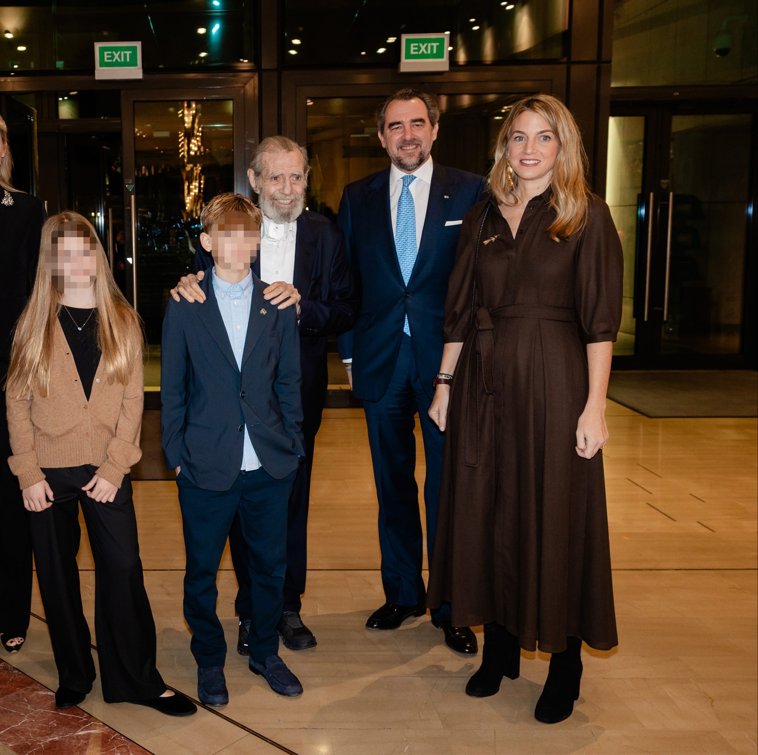 Χρυσή Βαρδινογιάννη: Η εμφάνιση με το φόρεμα στην πιο σοφιστικέ απόχρωση της σεζόν 2