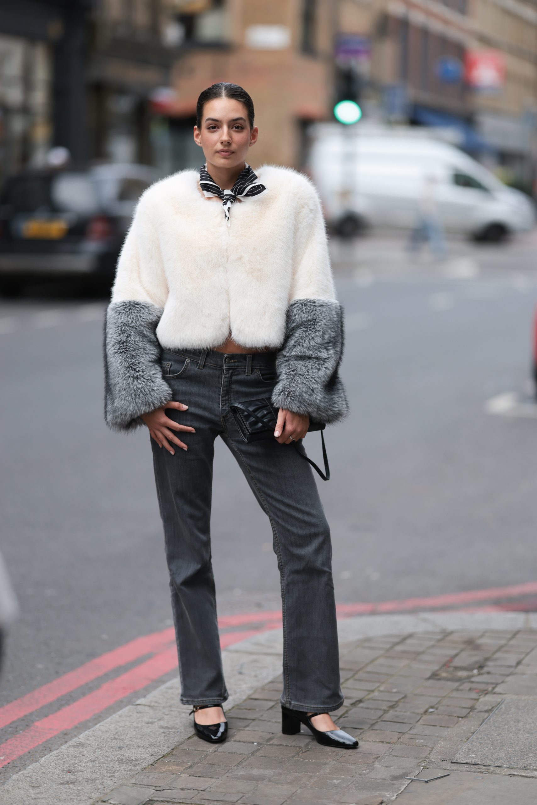 Το cropped γούνινο jacket: Η πιο δυνατή επιστροφή του χειμώνα 2