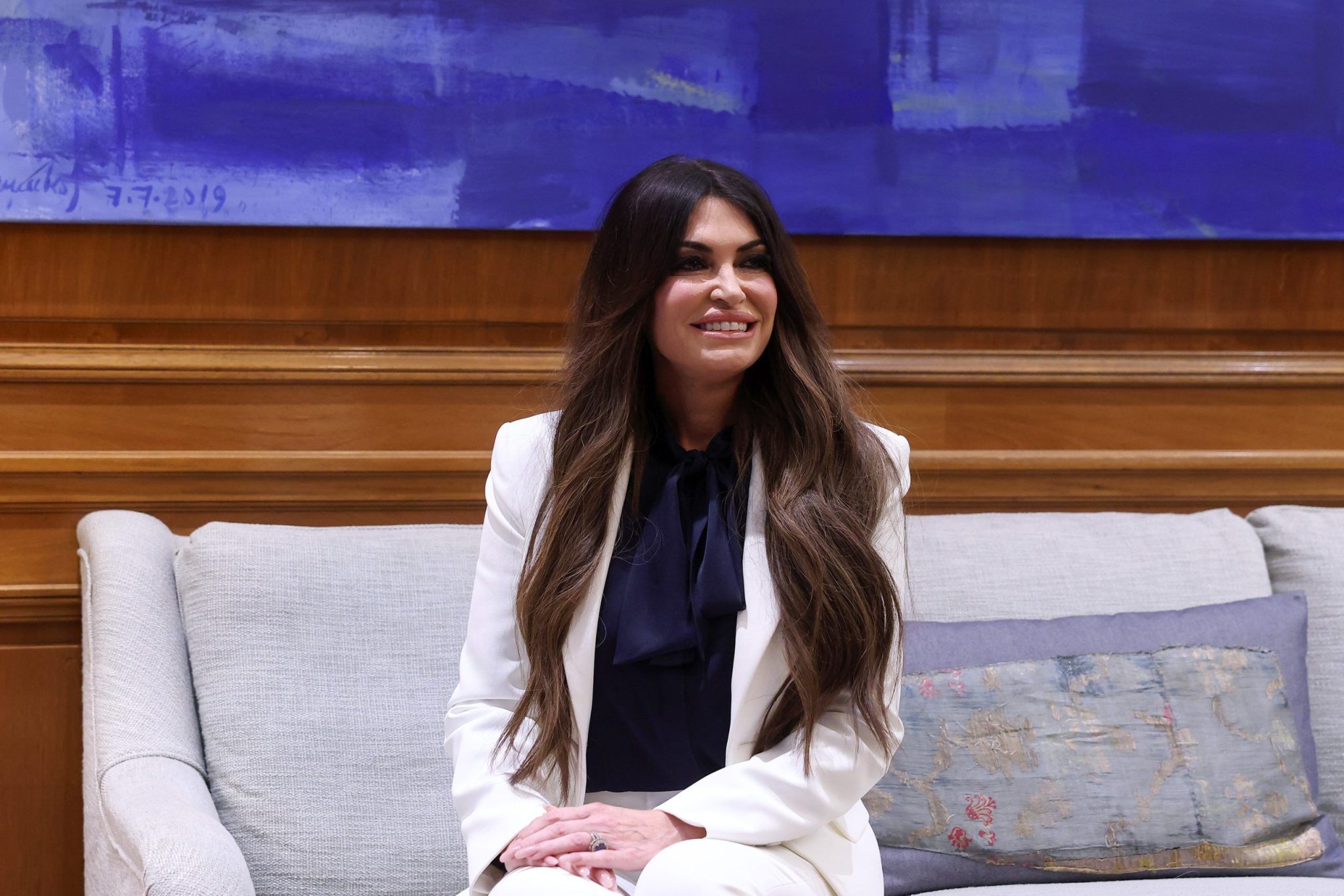 Kimberly Guilfoyle: Η «outfit φόρμουλα» που δεν αποτυγχάνει ποτέ στις on duty εμφανίσεις της 3