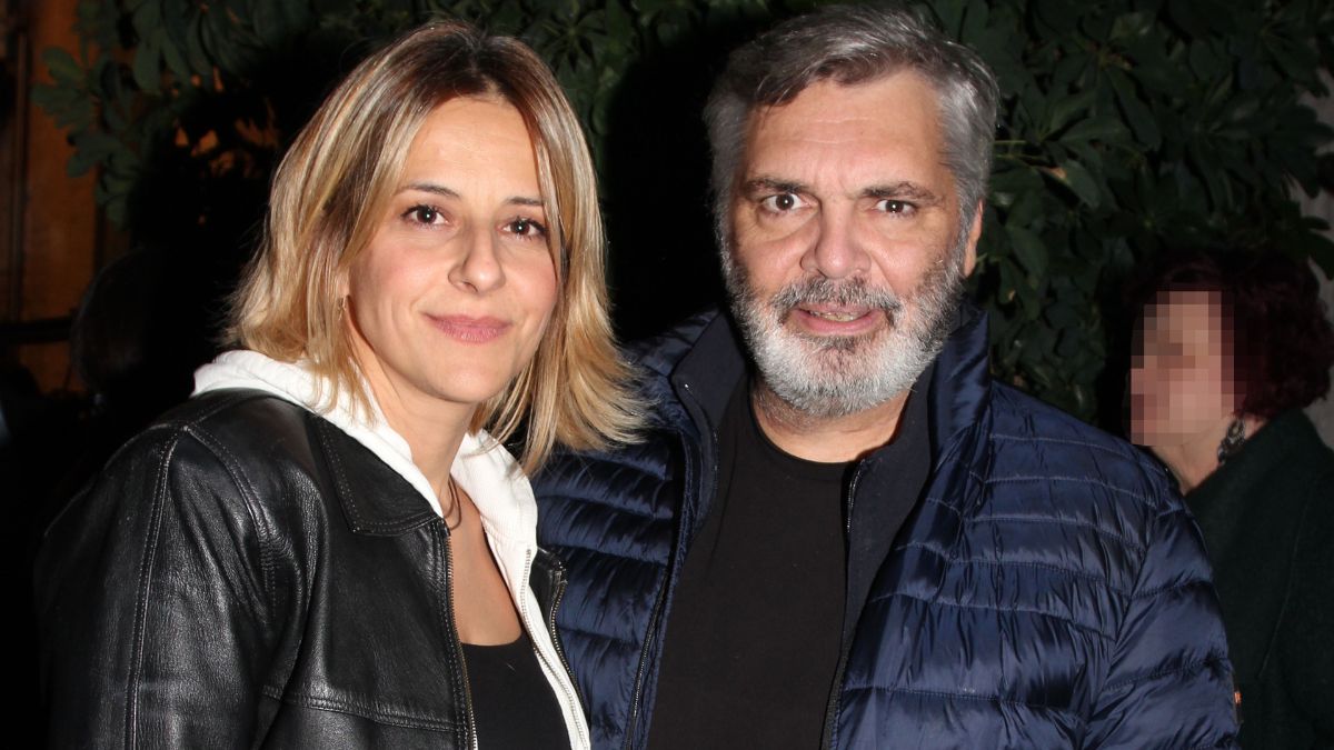 Άλκης Κούρκουλος- Η σπάνια δημόσια εμφάνιση με τη σύντροφό του, Δήμητρα Σταθοπούλου στο θέατρο 1