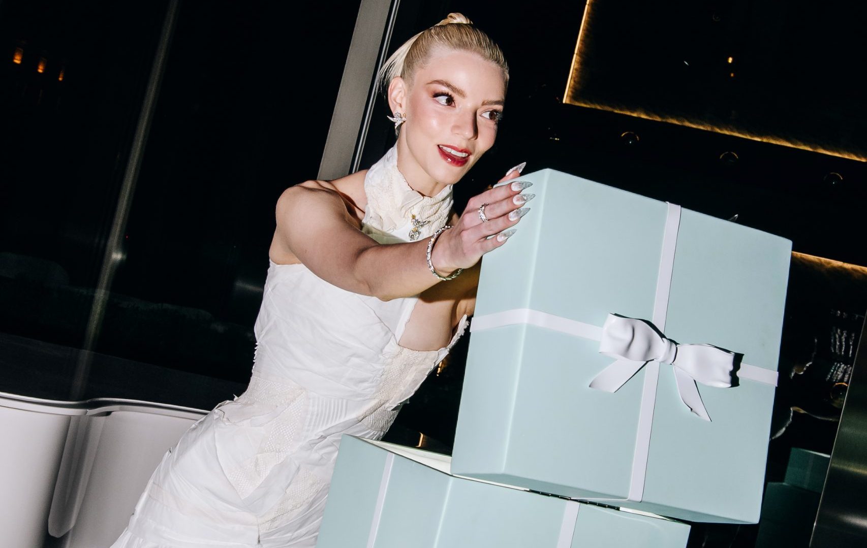 Το εκκεντρικό μανικιούρ της Anya Taylor-Joy «φωνάζει» χειμώνα 1