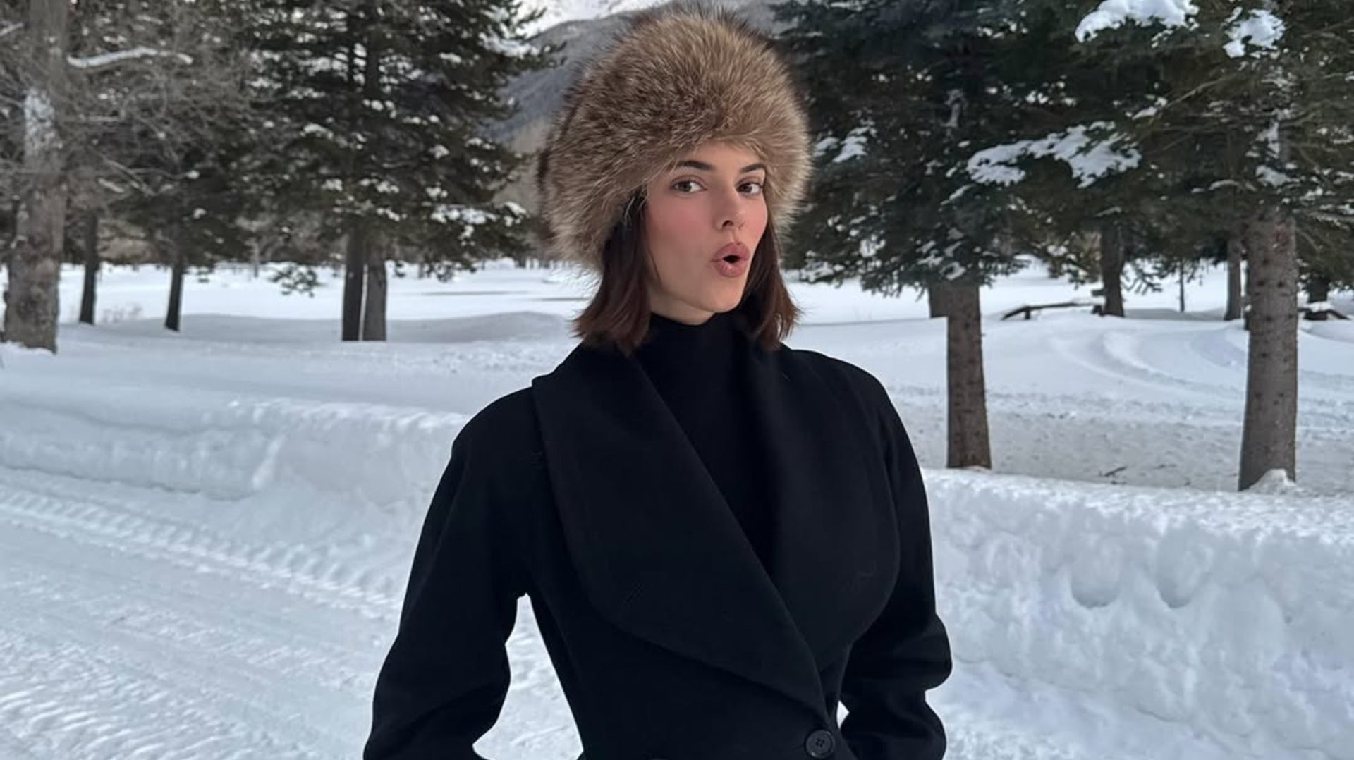 Φοράτε σκουφάκι; Τα tips για να κρατήσετε τα μαλλιά σας στην εντέλεια