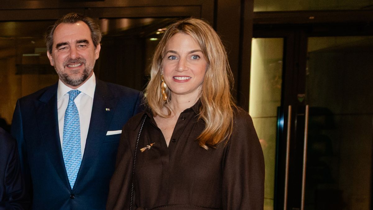 Χρυσή Βαρδινογιάννη: Η εμφάνιση με το φόρεμα στην πιο σοφιστικέ απόχρωση της σεζόν