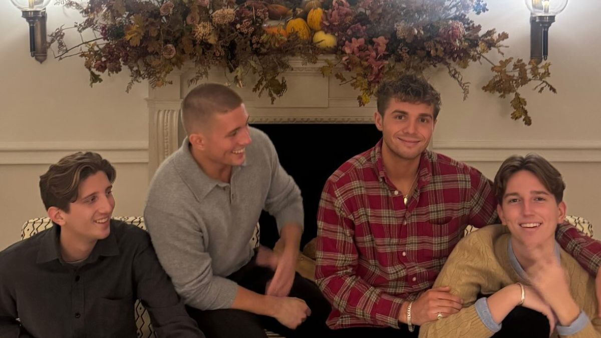 Η Μαρία Ολυμπία φωτογραφίζει τα αδέρφια της για την Ημέρα των Ευχαριστιών