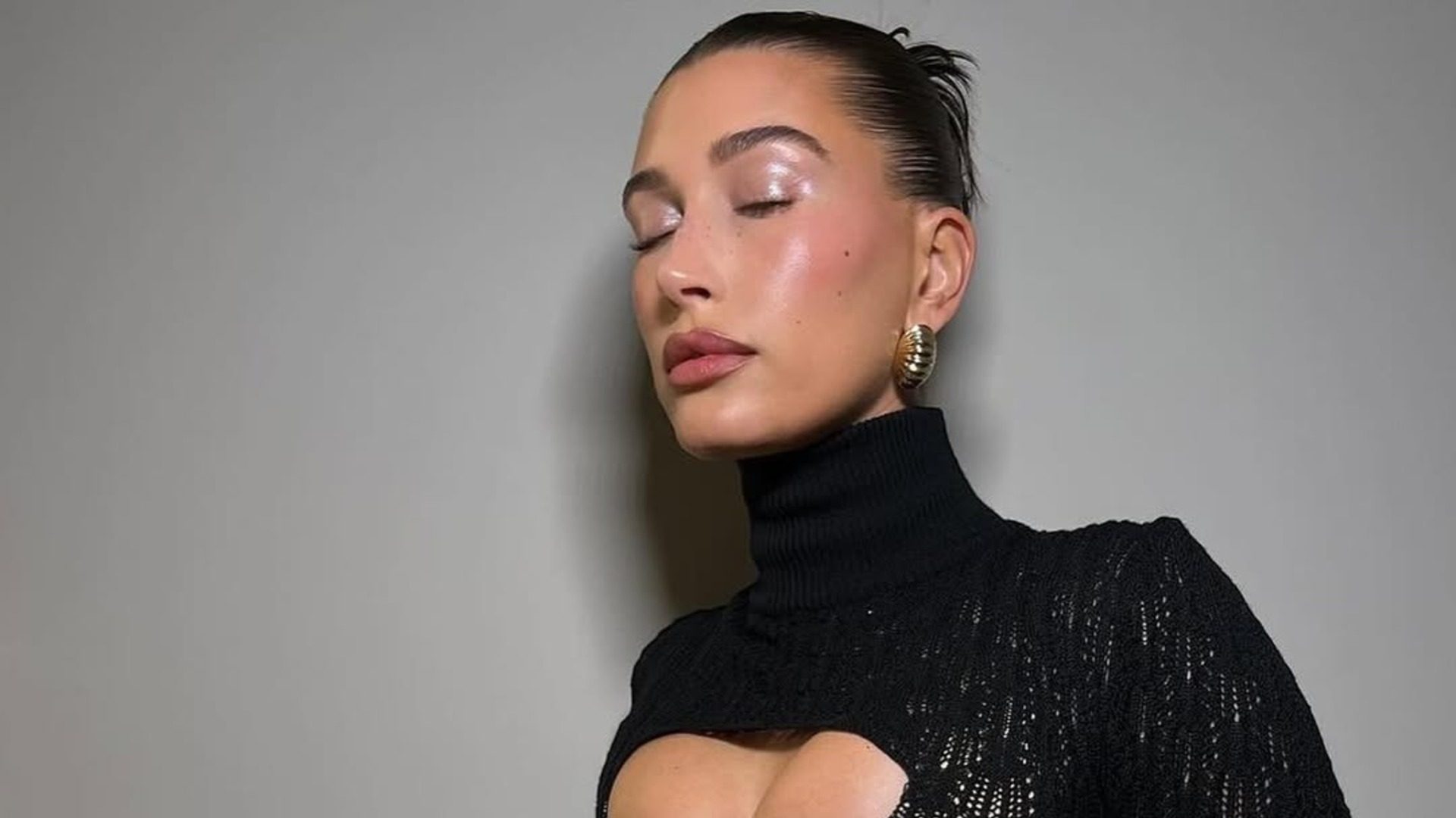 Το “Mistletoe” makeup trend θα σας χαρίσει τα πιο ρομαντικά μακιγιάζ των γιορτών