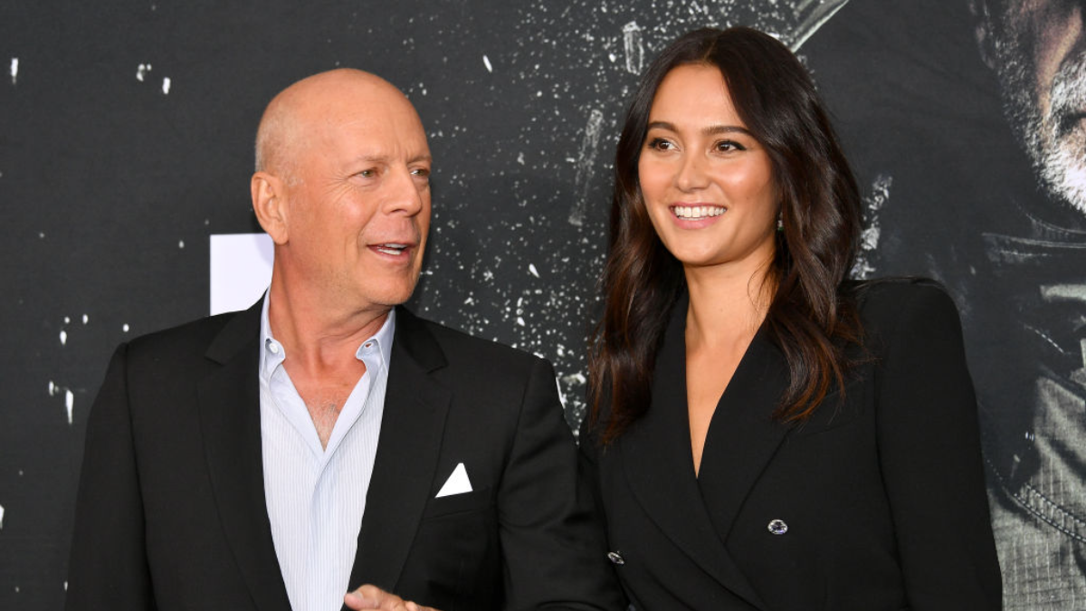 Η Emma Heming συγκίνησε στη συναυλία για τον Bruce Willis: «Είναι εδώ με το πνεύμα του»
