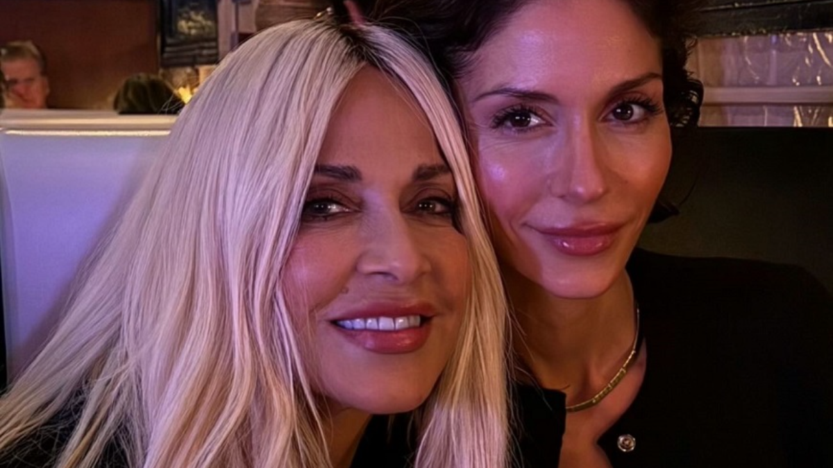 Η Σοφία Καρβέλα γιορτάζει τα γενέθλιά της στη Νέα Υόρκη με την Άννα Βίσση και το ζεύγος Κούστα