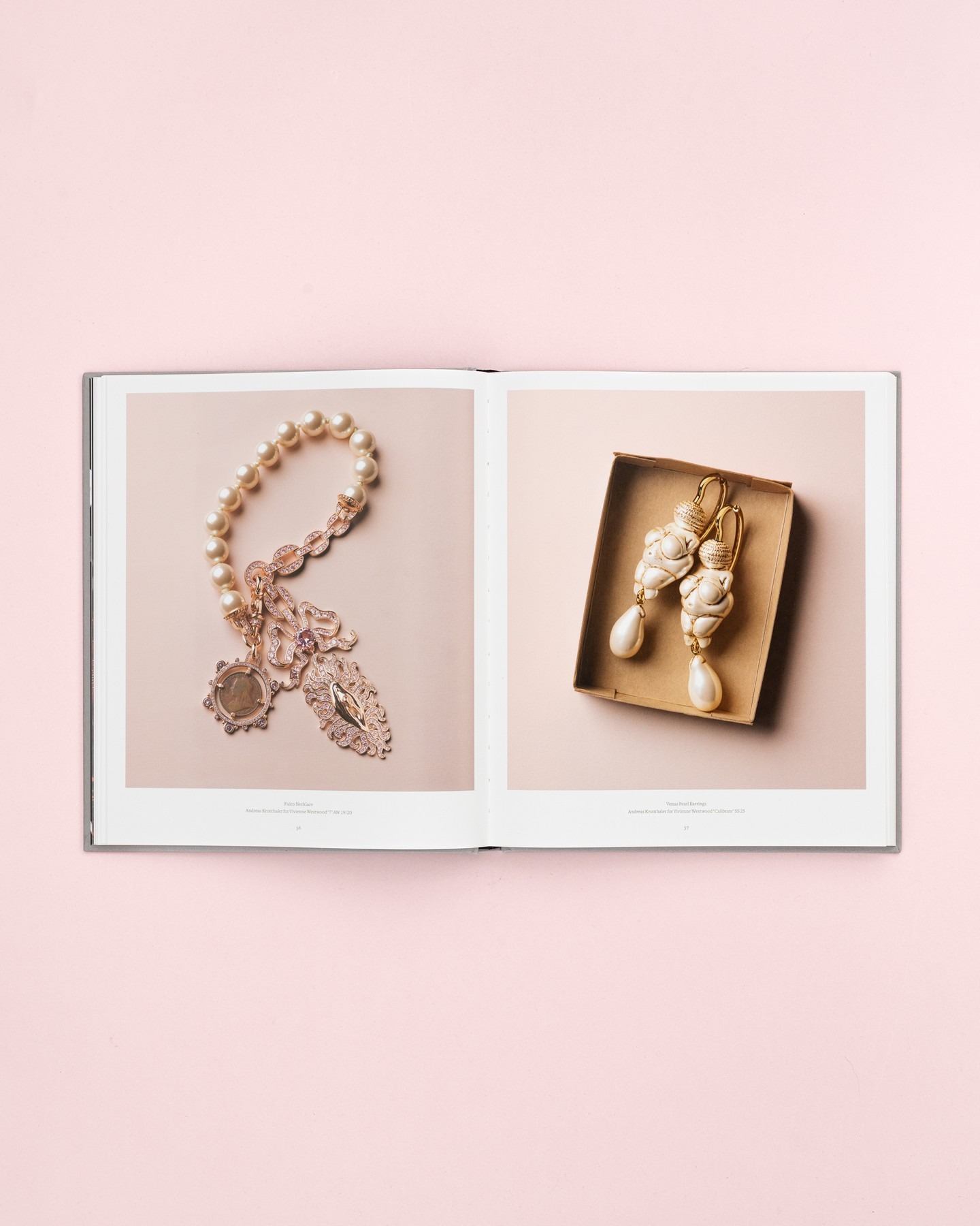 Vivienne Westwood & Jewellery: Ολόκληρο το αρχείο κοσμημάτων της σχεδιάστριας σε ένα βιβλίο 3