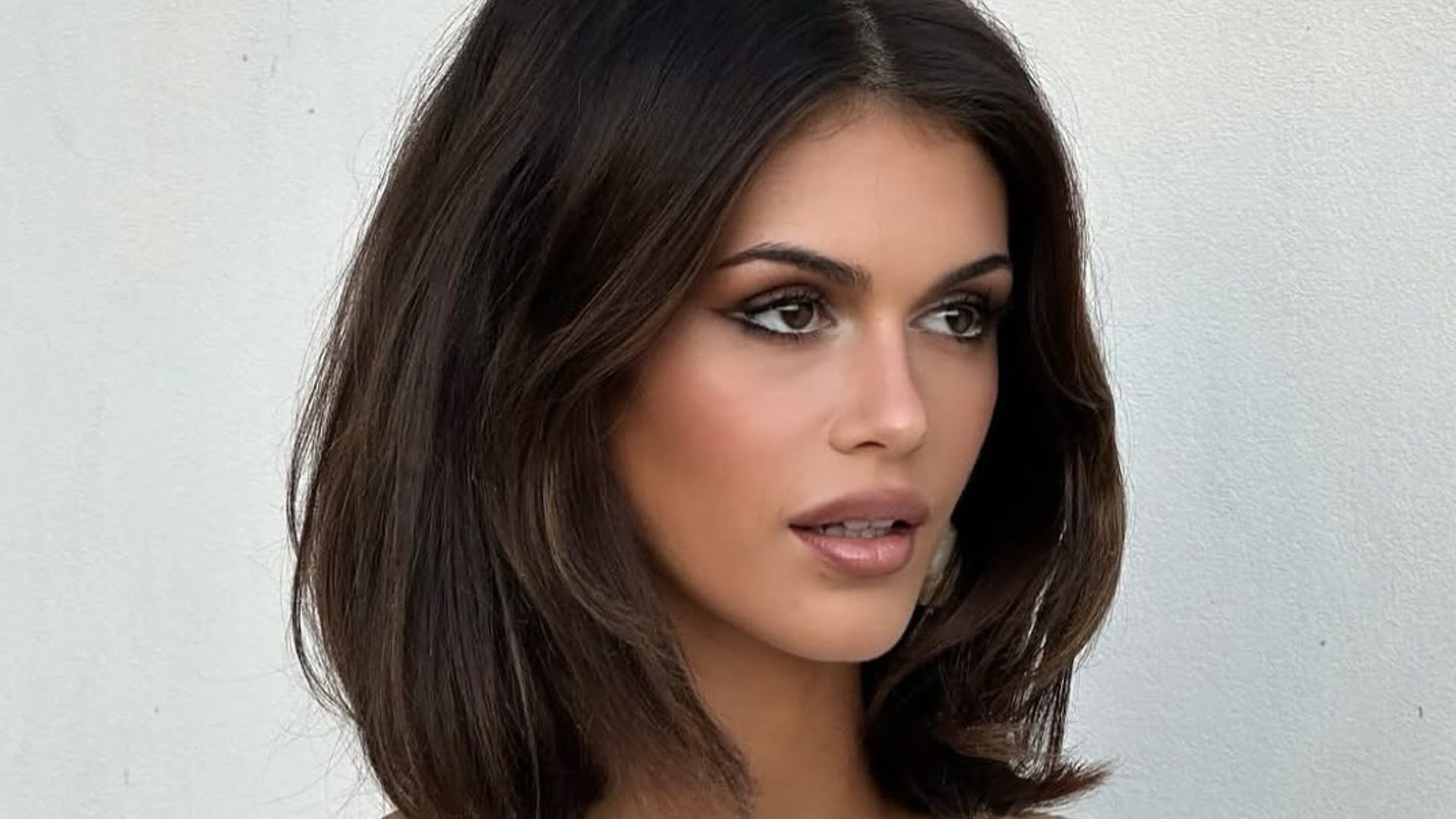 Το collarbone bob είναι το μεγαλύτερο hair trend του φθινοπώρου