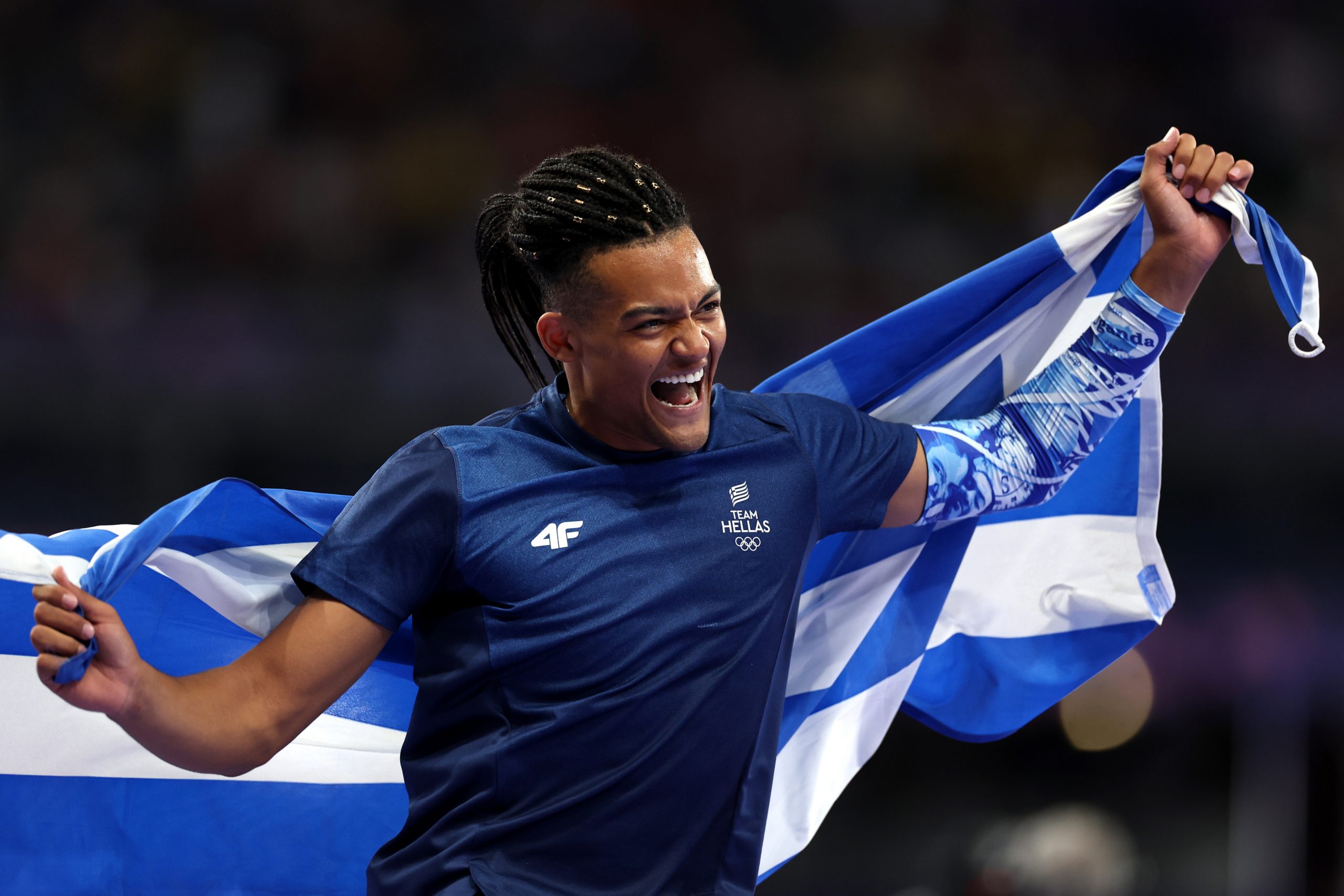 Eμμανουήλ Καραλής- H εξομολόγηση για τη σύντροφό του, η διάγνωση με δυσλεξία και η δύσκολη συνεργασία με τον πατέρα του