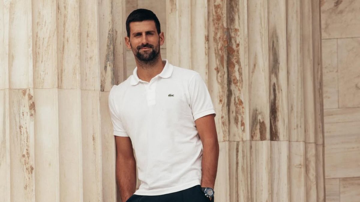 Ο Νόβακ Τζόκοβιτς στην Αθήνα: Ποζάρει μπροστά από την Ακαδημία Αθηνών και «γεμίζει ενέργεια» από τους θεούς