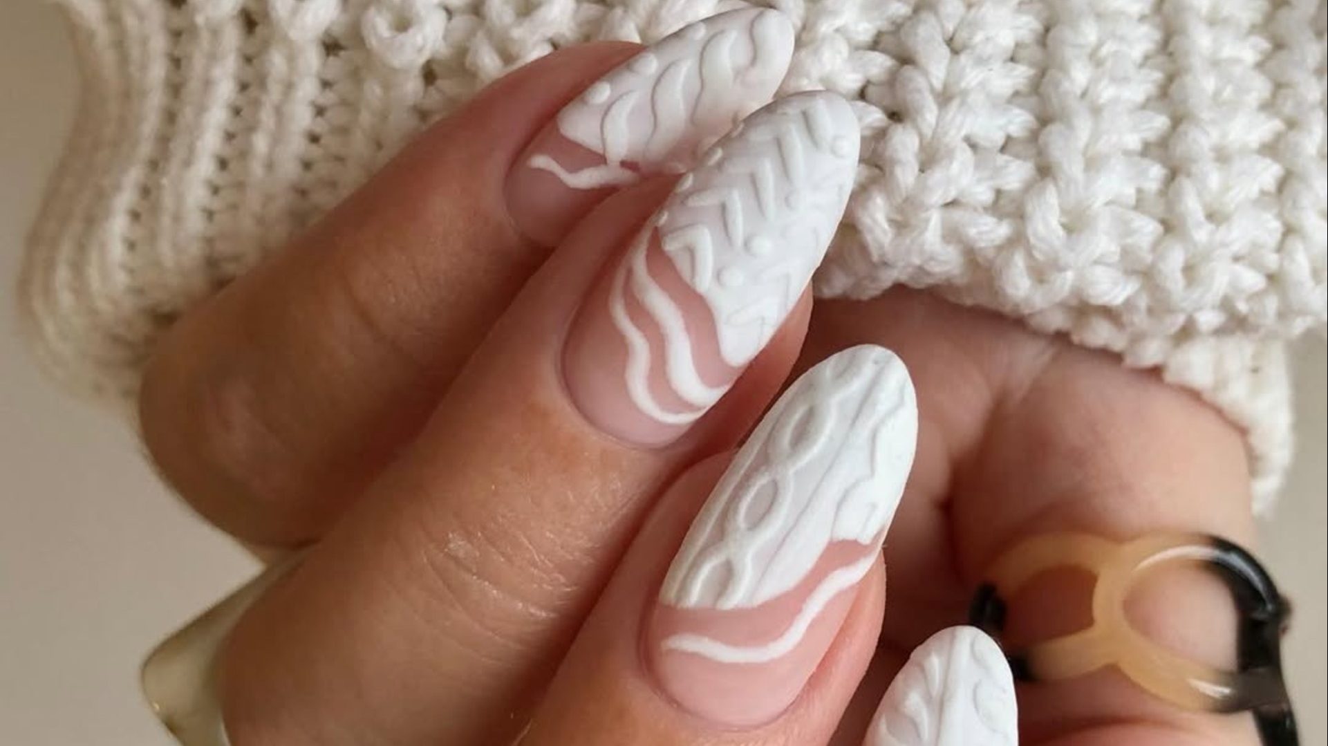 Sweater nails: Το nail trend που «φωνάζει» χειμώνα 1