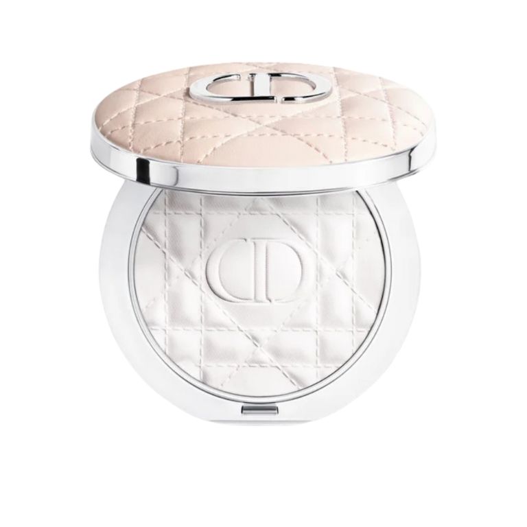 Pantone Cloud Dancer: Πώς να χρησιμοποιήσετε το χρώμα του 2026 για ένα φρέσκο beauty look 4