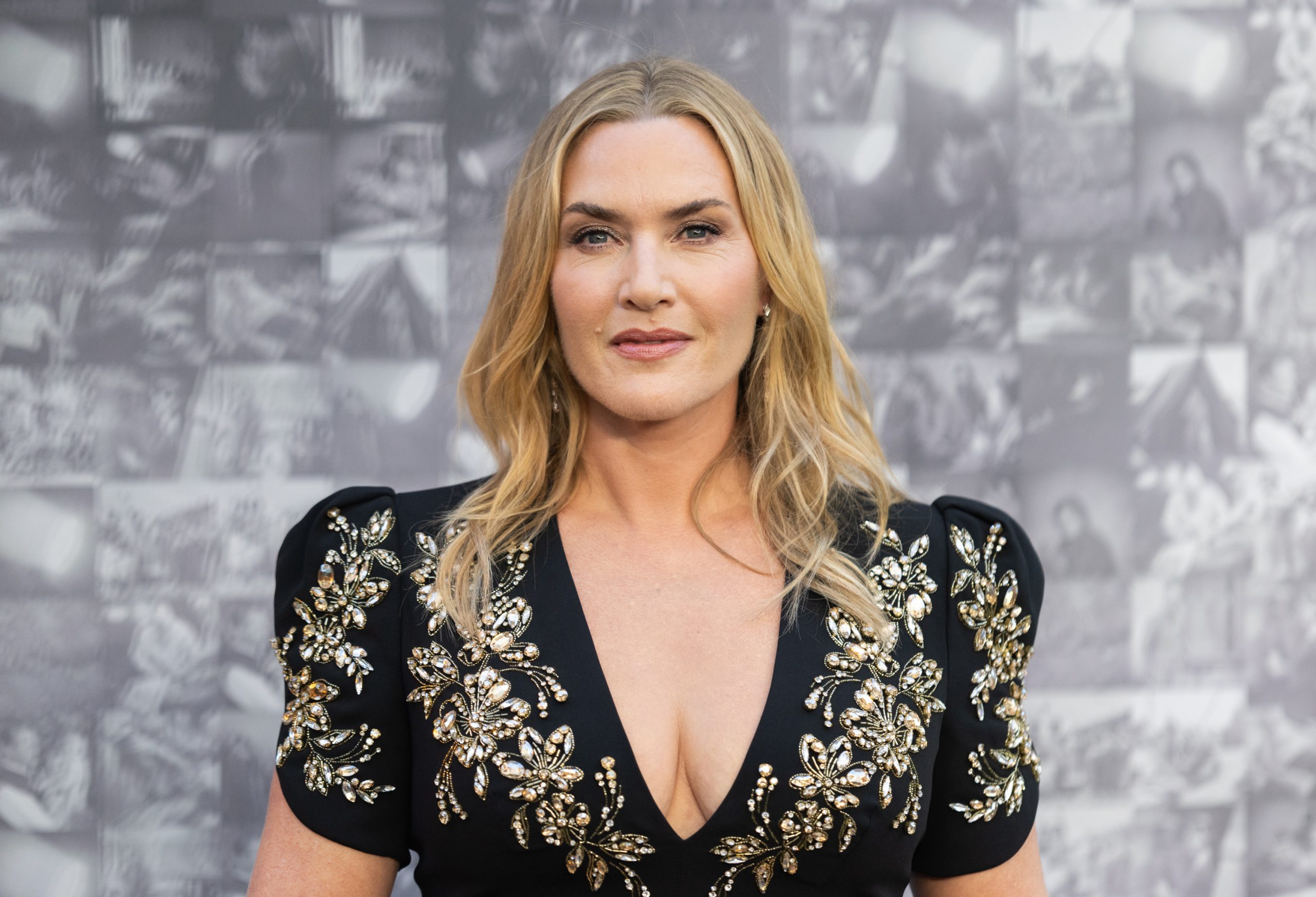 Η Kate Winslet αποκαλύπτει ότι οι πρώτες της ερωτικές εμπειρίες ήταν με γυναίκες