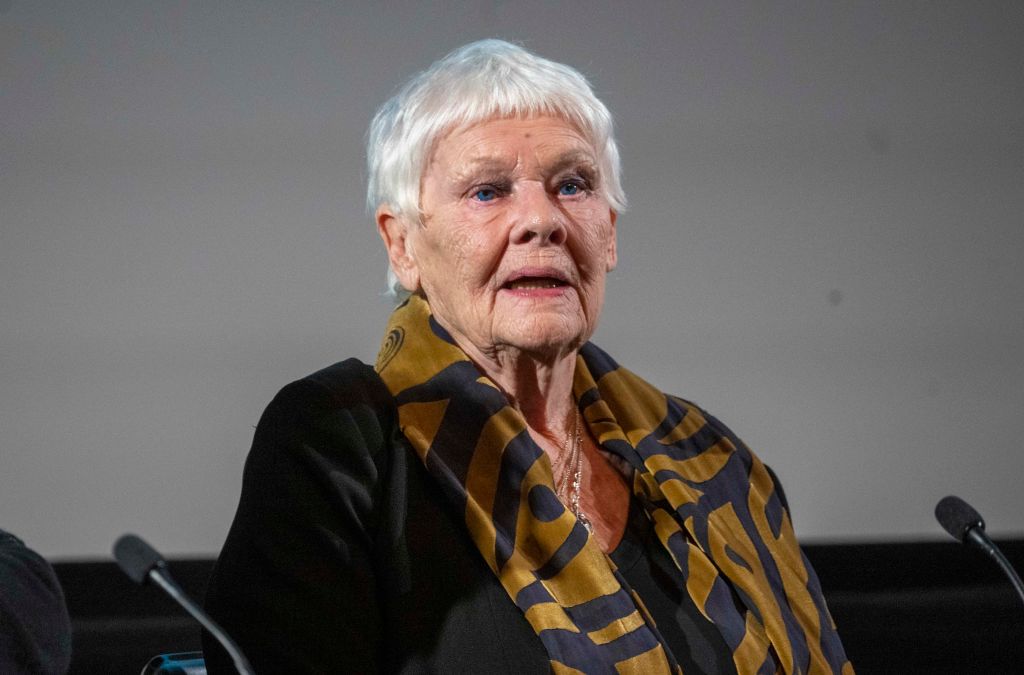 Judi Dench: «Δεν με βλέπετε πια στην κάμερα, γιατί δεν μπορώ να δω»
