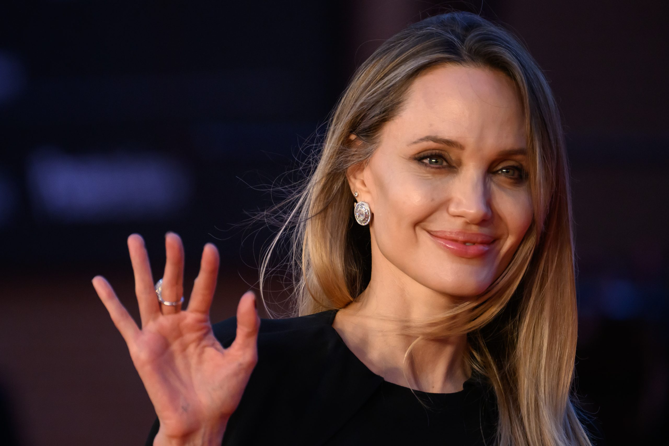 Angelina Jolie: Κλείνει ένα κεφάλαιο της ζωής της και ξεκινά ένα νέο μακριά από τις ΗΠΑ