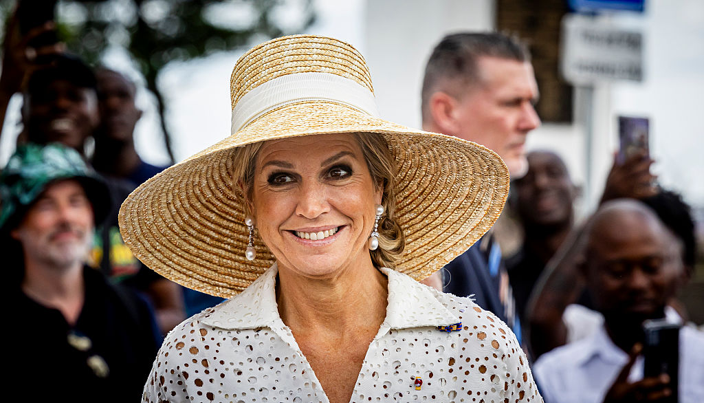 Βασίλισσα Maxima: Εντυπωσίασε με τα ιστορικά κοσμήματα και το σάρι που επέλεξε για την επίσκεψή της στην Καραϊβική