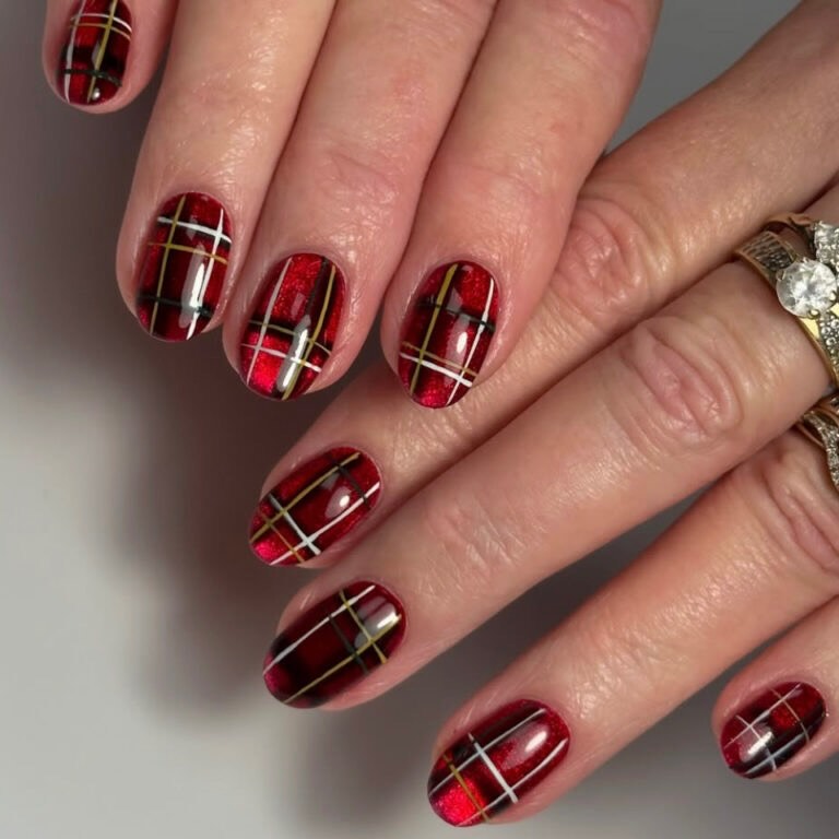 Το μανικιούρ που αποτυπώνει τη Ralph Lauren αισθητική είναι ό,τι πιο hot αυτές τις γιορτές 7