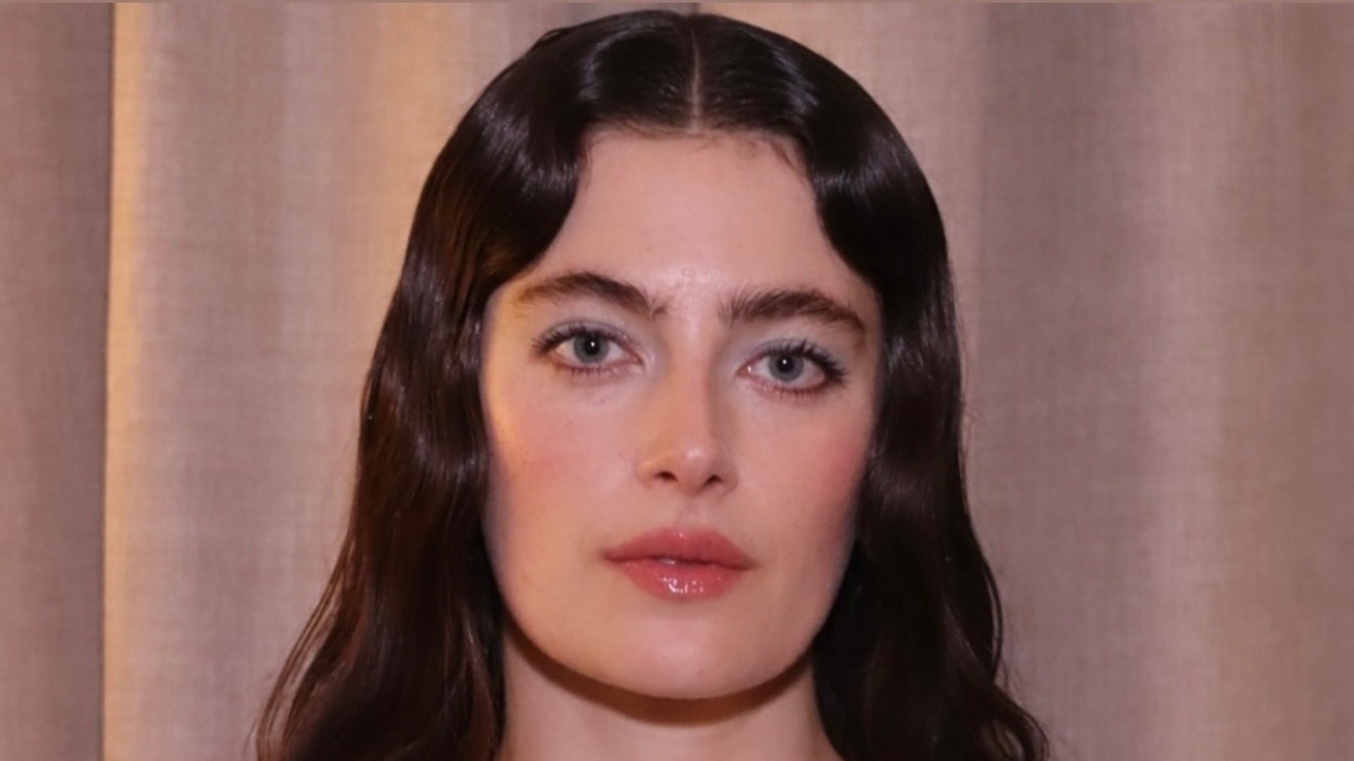 Alpine beauty – Η τάση που θα σας πείσει να χρησιμοποιήσετε «παγωμένες» αποχρώσεις στο μακιγιάζ 1