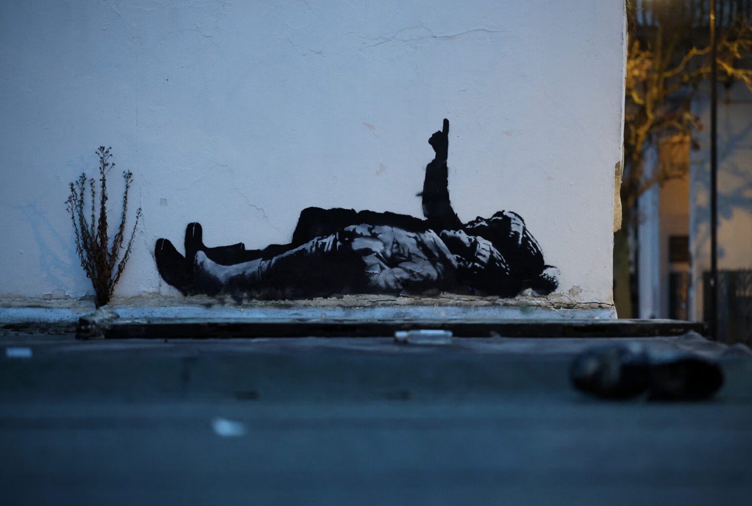 Ο Banksy ξαναχτυπά με δύο murals για τα άστεγα παιδιά του Λονδίνου
