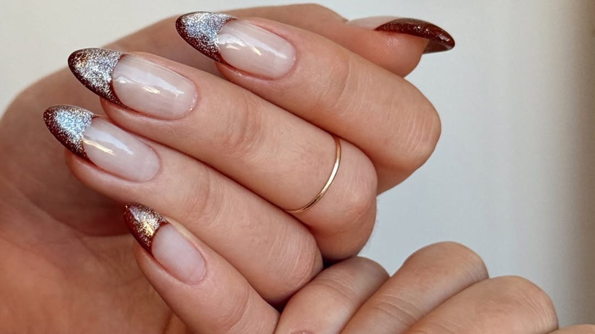 Caramel nails: Το πιο γλυκό mani του χειμώνα