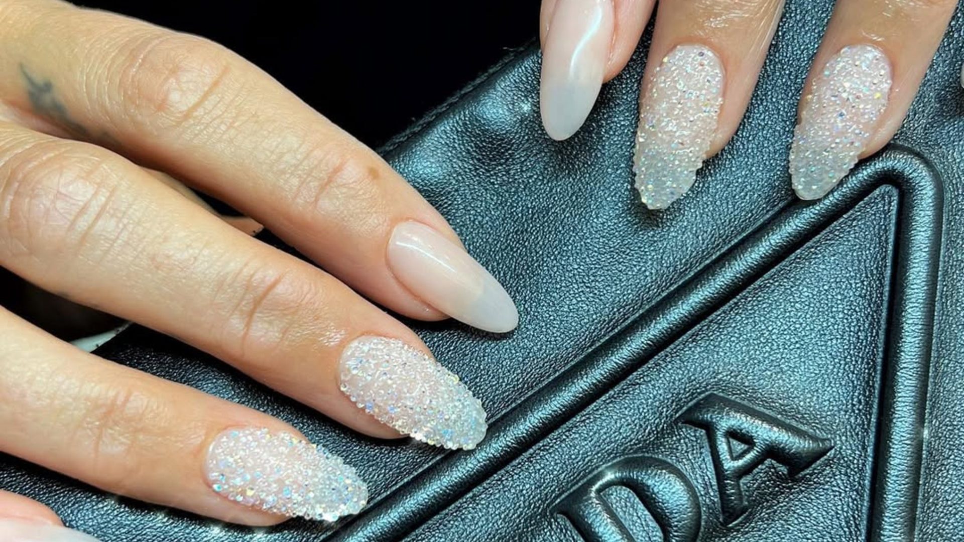 Τα nail looks με το χρώμα της χρονιάς που πρέπει να αντιγράψετε… χθες! 1