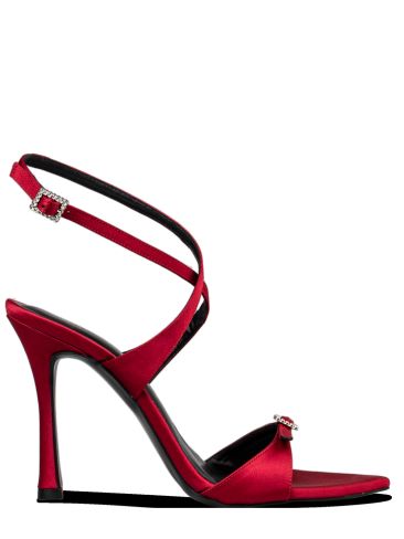 Red Alert: 10 κομμάτια για να ντυθείτε στην πιο φλογερή απόχρωση των γιορτών 4