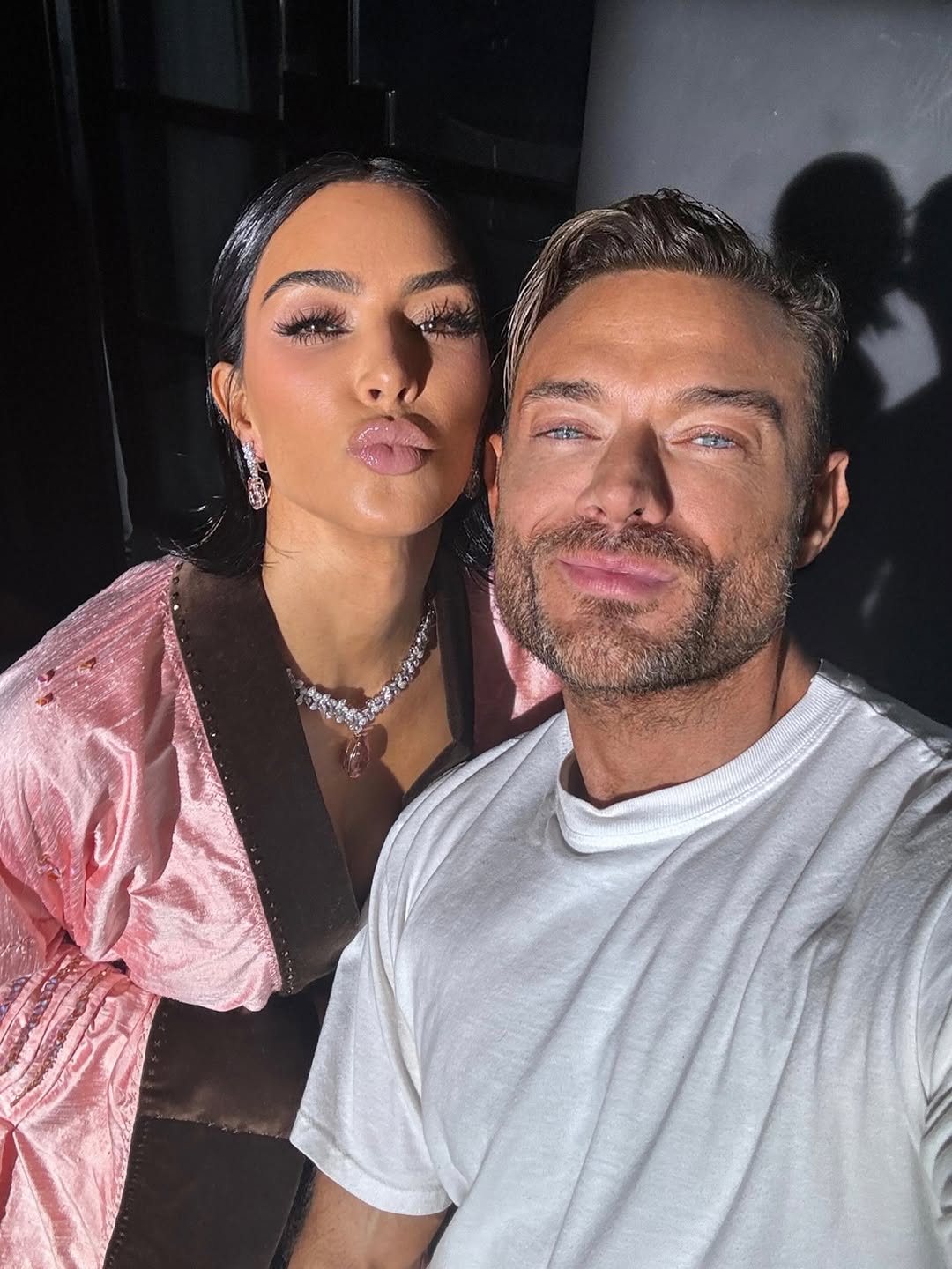 Kim Kardashian: Με sexy wet look χτένισμα δια χειρός Δημήτρη Γιαννέτου 3