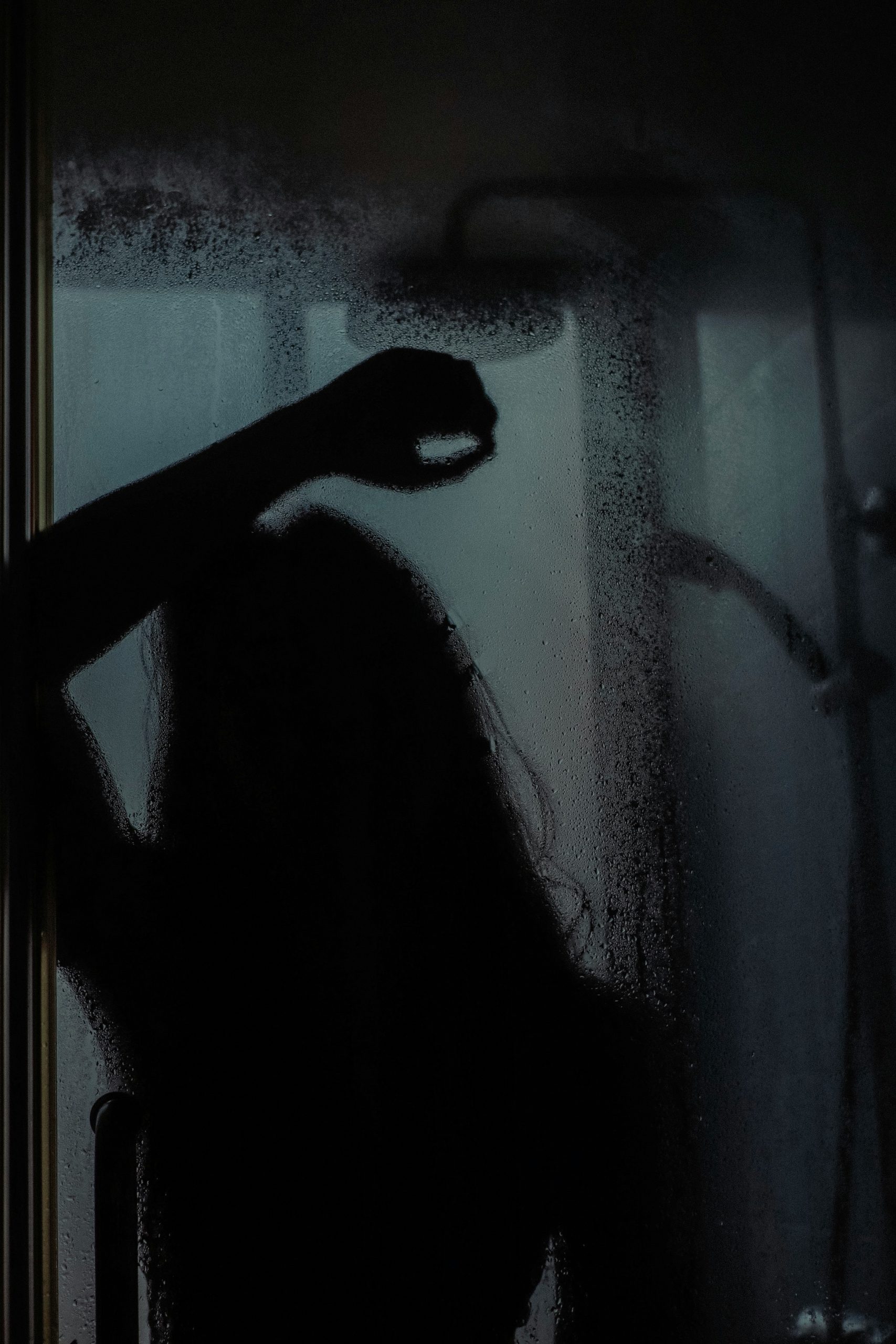 Dark Showering: Η βραδινή ρουτίνα που υπόσχεται καλύτερο ύπνο και βαθιά χαλάρωση 2