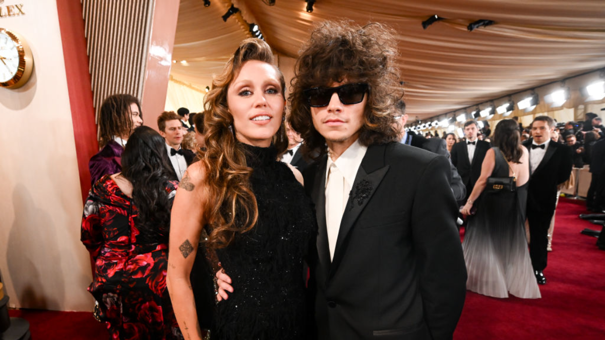 H Miley Cyrus αρραβωνιάστηκε με τον σύντροφό της, Maxx Morando – Το εντυπωσιακό δαχτυλίδι 1