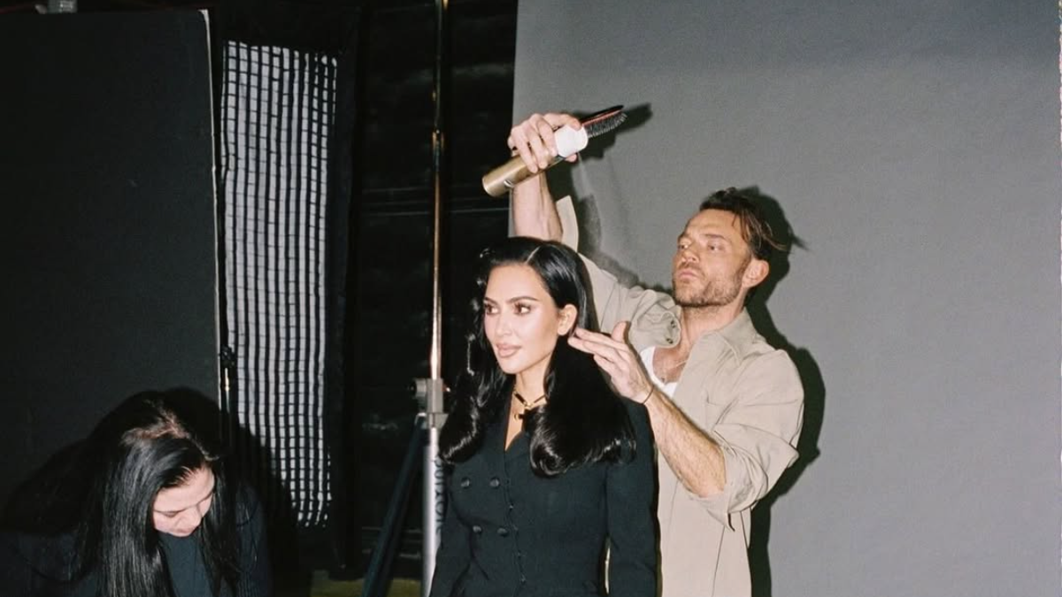 Η Kim Kardashian ντυμένη νύφη και ο Δημήτρης Γιαννέτος στο πλευρό της, στο φινάλε του All’s Fair